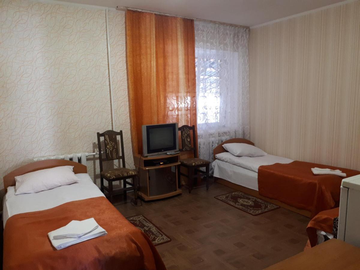 Hotel Gostynnyi Dvir Sharhorod Exterior photo
